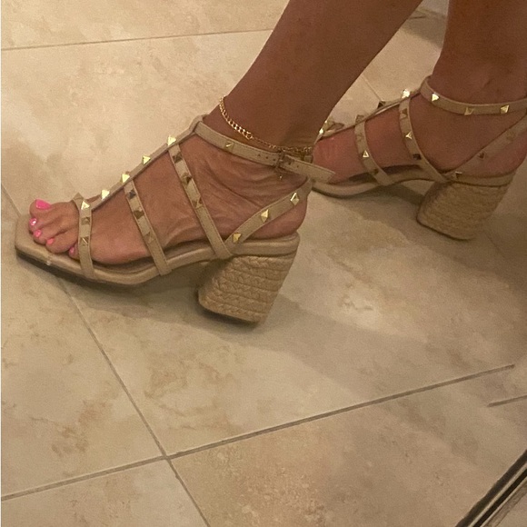 Rock stud like blush espadrilles from Spain - Picture 2 of 6